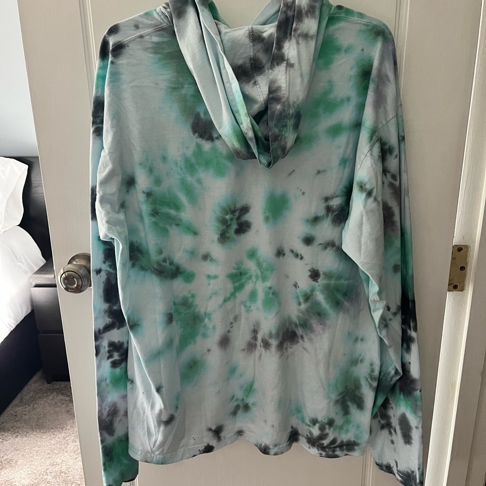 Miley Cyrus Hooded T-Shirt - Picture 2 of 5